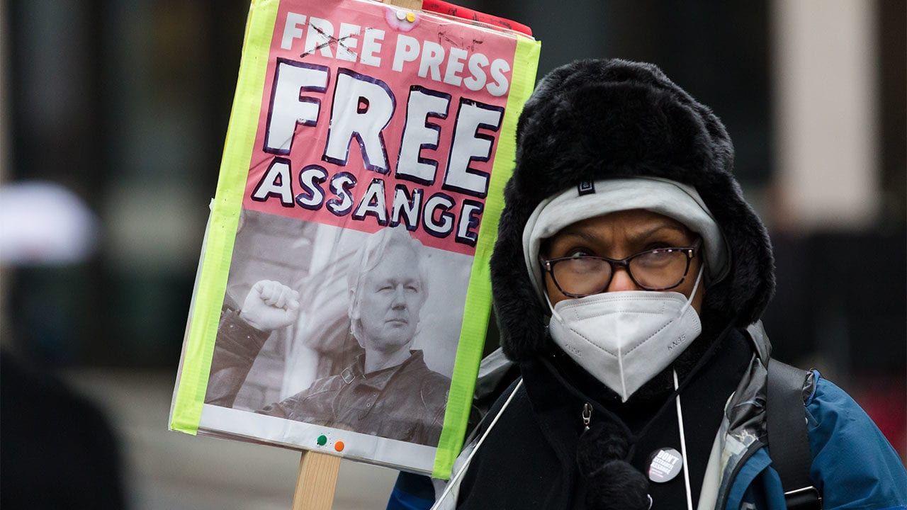 Reino Unido rechaza la extradición de Assange a EU por motivos de salud