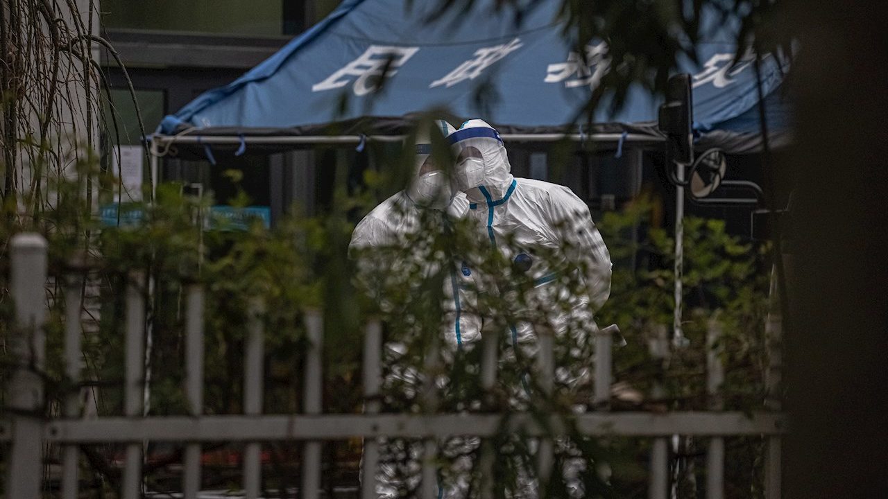 China califica de arrogante propuesta de la OMS para investigar origen del coronavirus