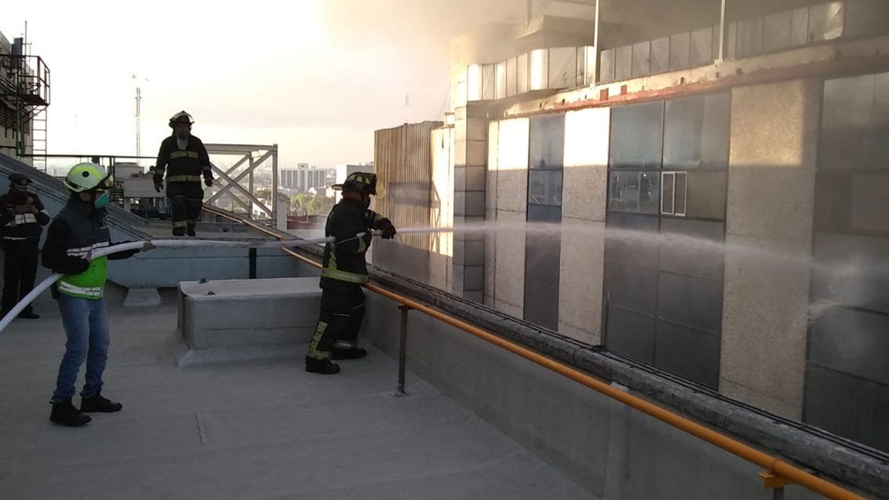 Incendio paraliza 6 líneas del Metro en CDMX; reportan un muerto