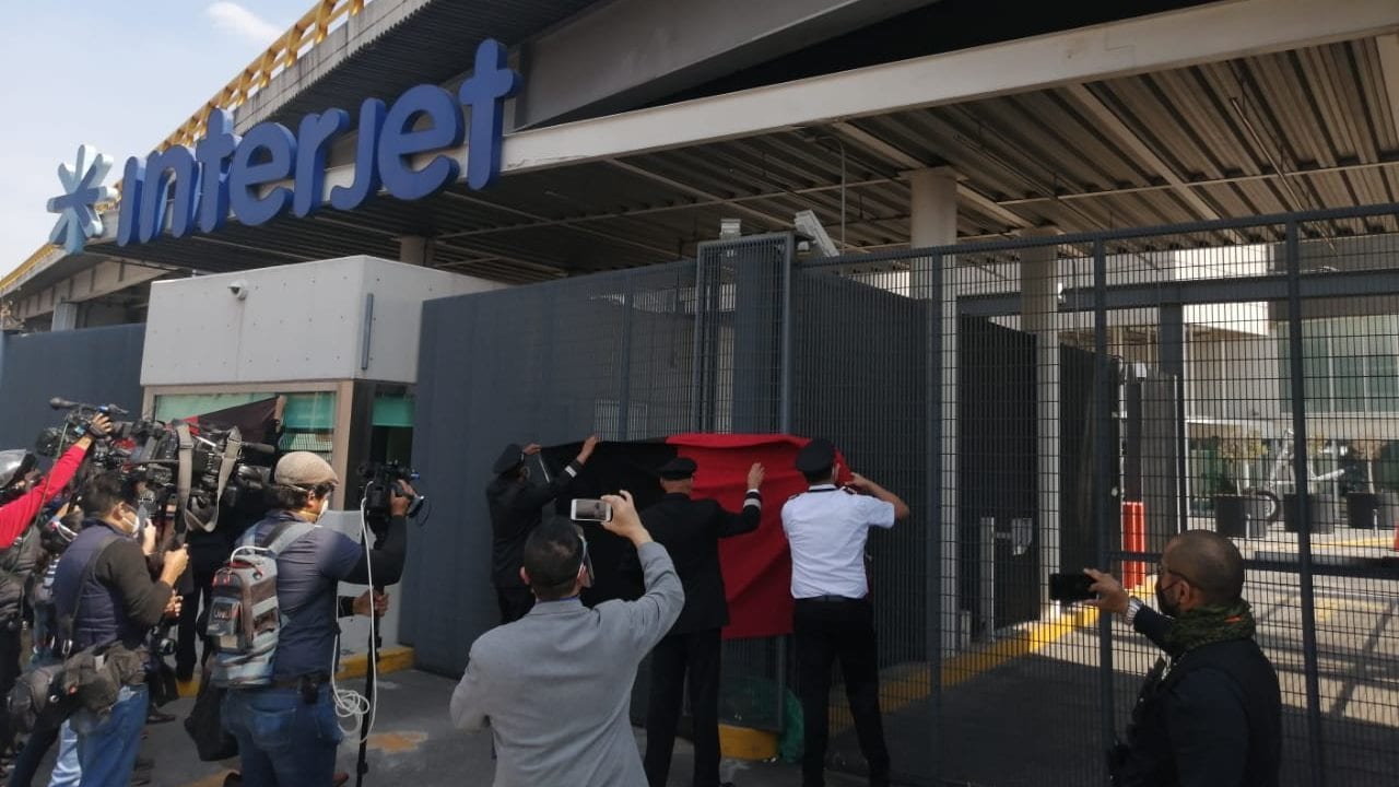 Estallan huelga trabajadores de Interjet