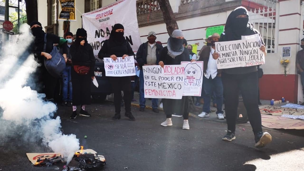 Mujeres protestan contra Salgado Macedonio en sede de Morena
