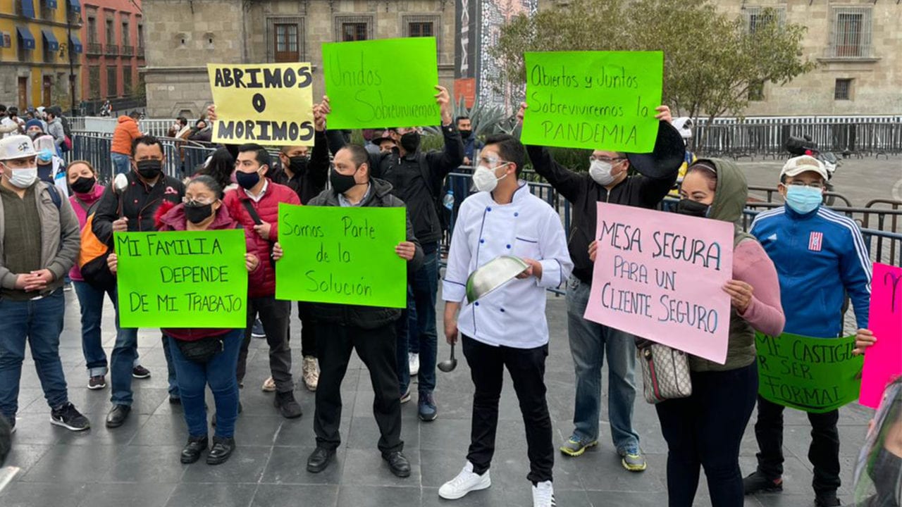 Restauranteros piden a ‘cacerolazos’ recibir comensales en su local