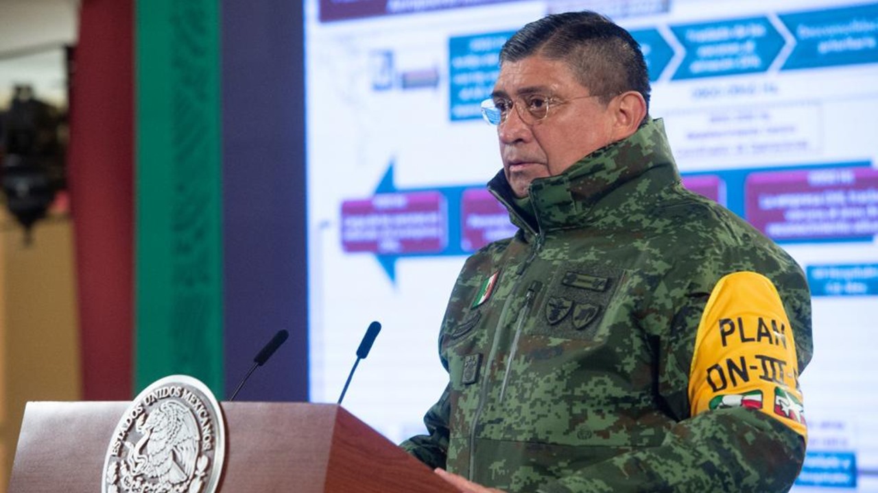 Luis Sandoval, secretario de la Defensa, da positivo a Covid-19