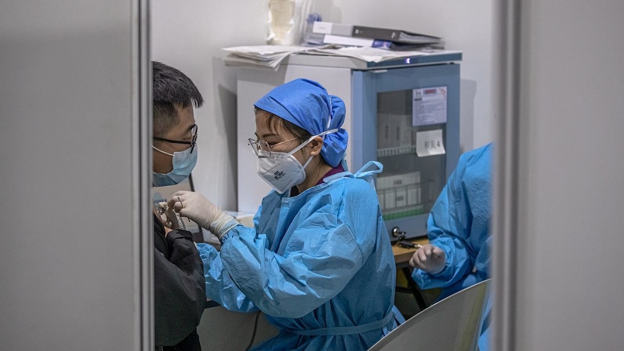 Vacuna china de Sinopharm reporta seguridad en niños y adolescentes