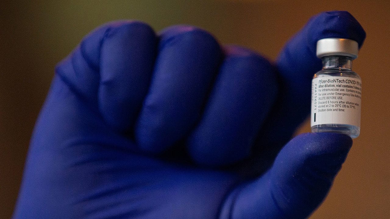 Recepción de vacunas de Pfizer, la próxima semana; llegarán también de AstraZeneca desde India