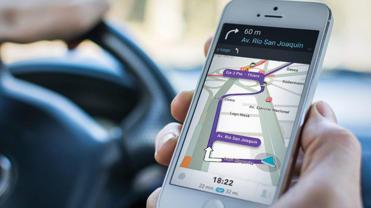 Ella conduce la ‘nueva ruta’ de Waze en la dirección de producto