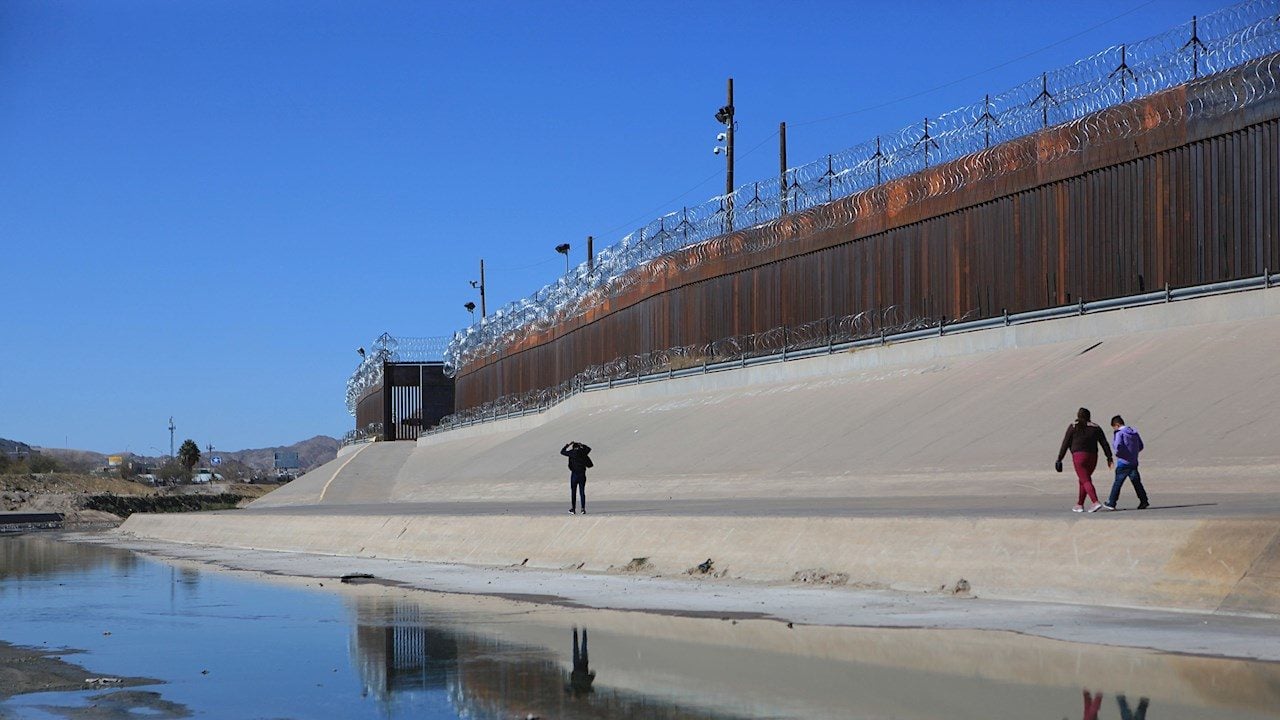 EU promulga una nueva norma que restringe el acceso al asilo en la frontera con México