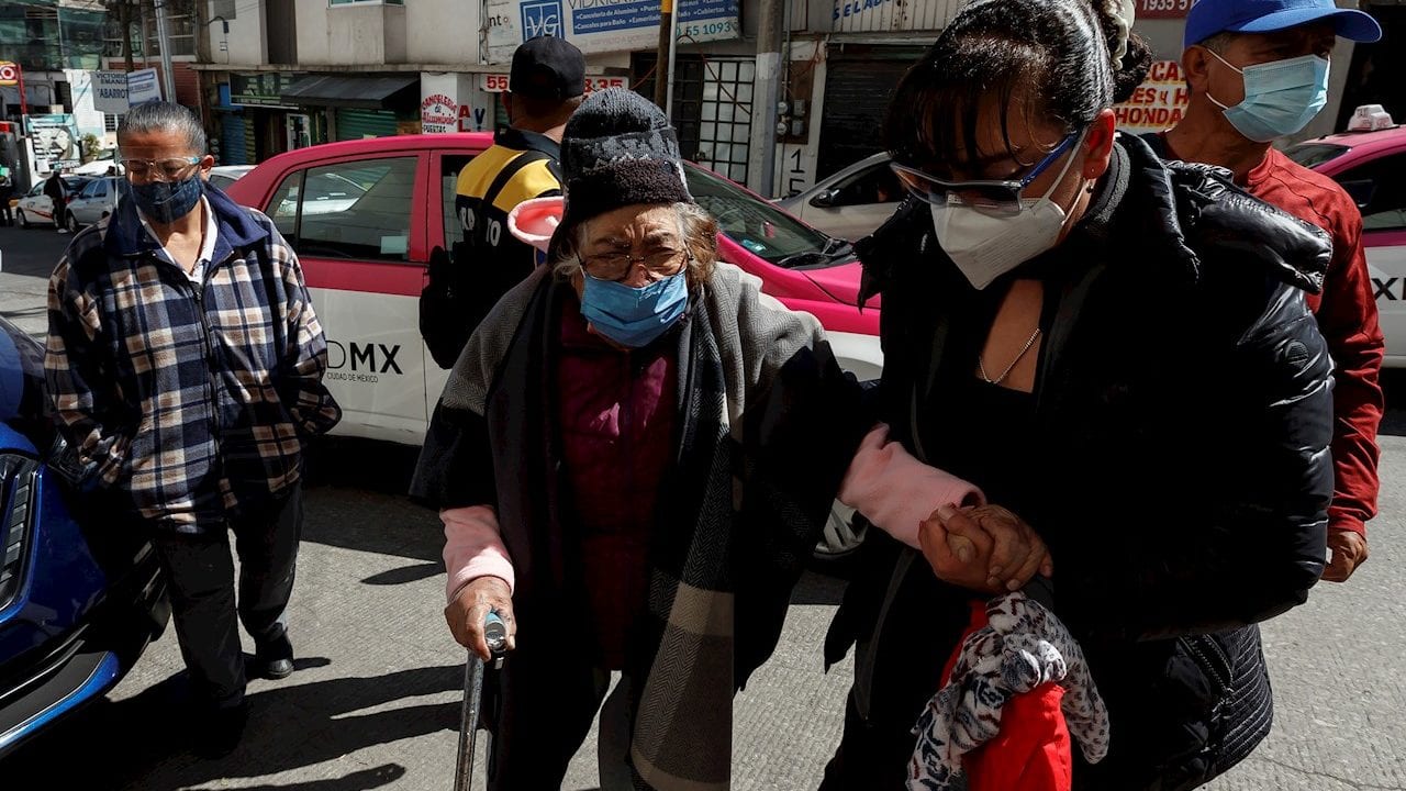 El trabajo de cuidados es de los menos ‘reemplazables’ por la IA