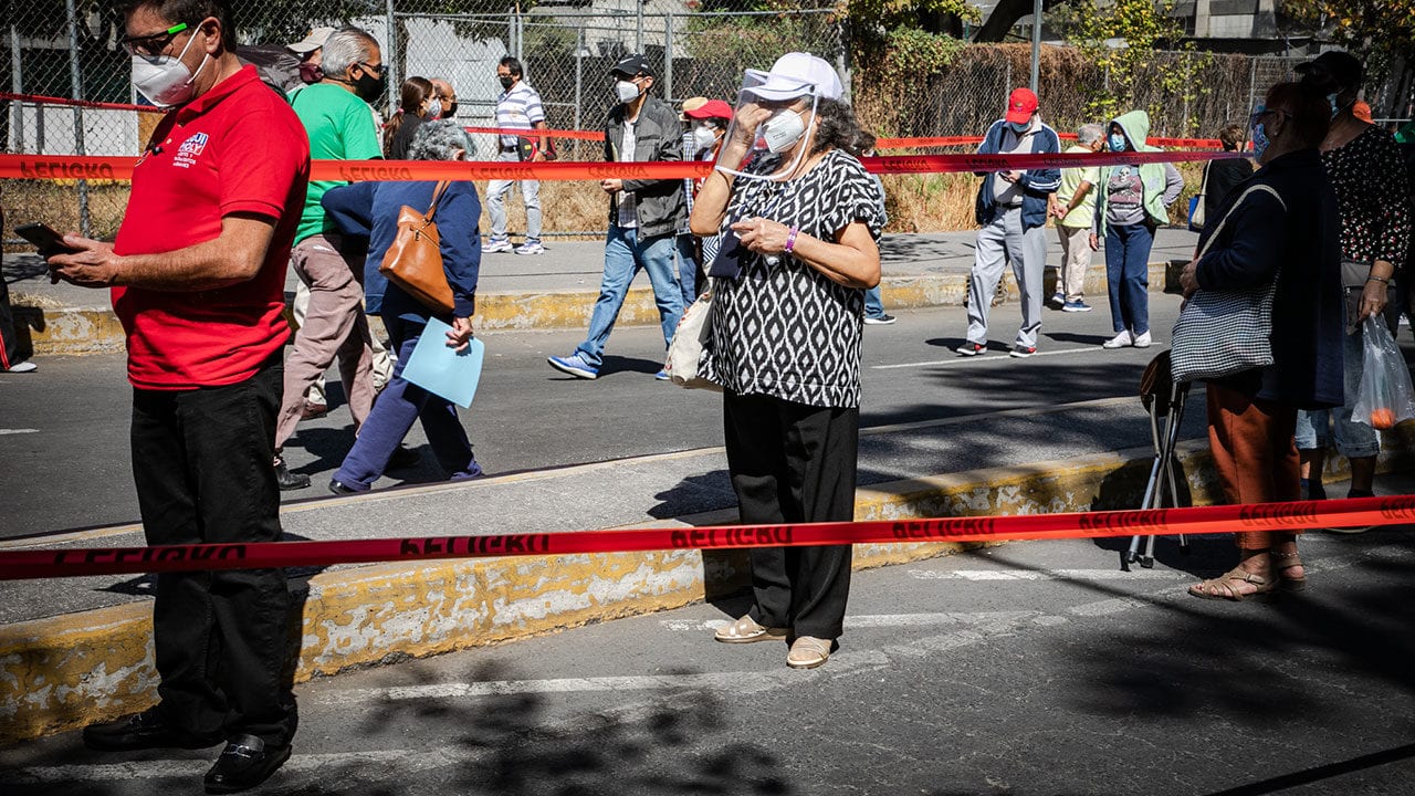 CDMX seguirá en semáforo naranja; ocupación hospitalaria baja a 53.2%