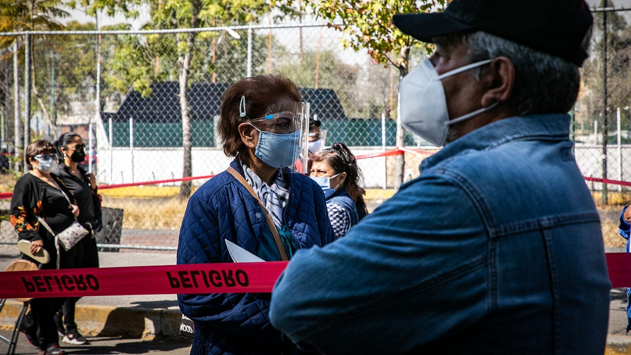 Salud reporta 182,815 muertes acumuladas por Covid-19 en México