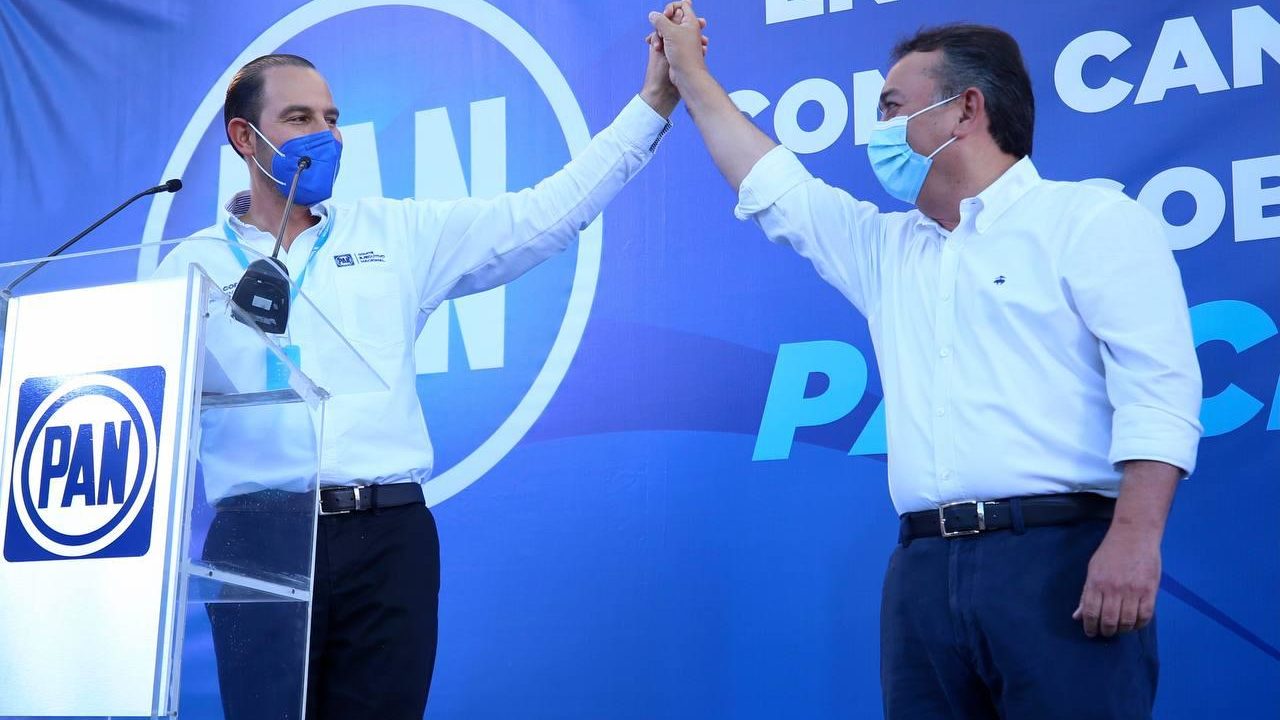 Francisco Pelayo obtiene constancia de candidato del PAN para BCS