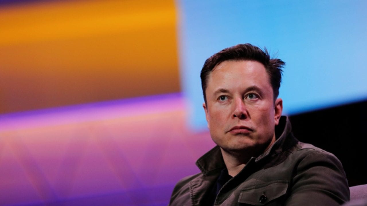 Elon Musk quiere lanzar su empresa de inteligencia artificial y competir con ChatGPT