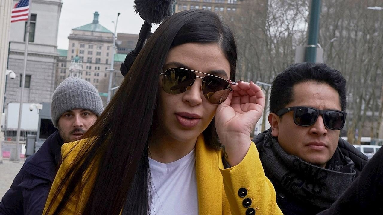 Emma Coronel permanecerá detenida sin derecho a fianza