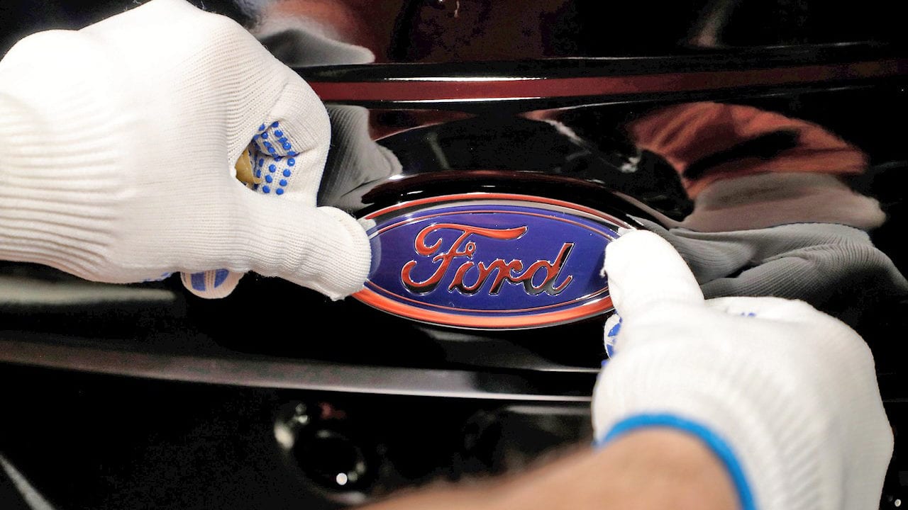Ford anuncia acuerdos para acelerar avance de vehículos eléctricos