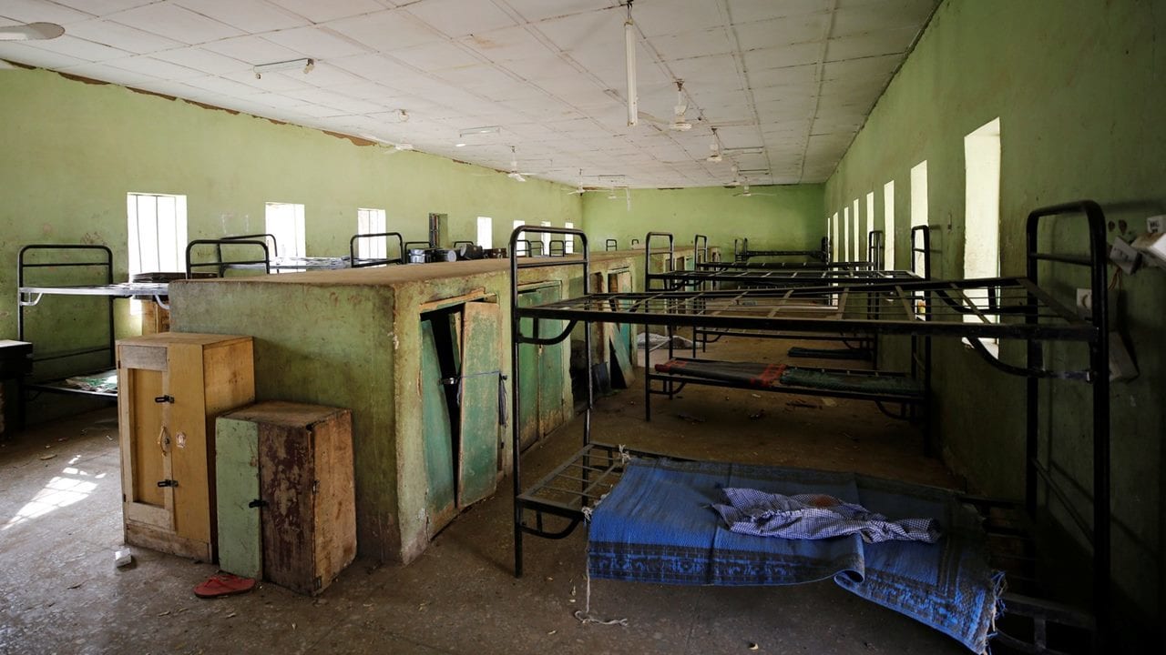 Hombres armados secuestran a más de 300 niñas en Nigeria