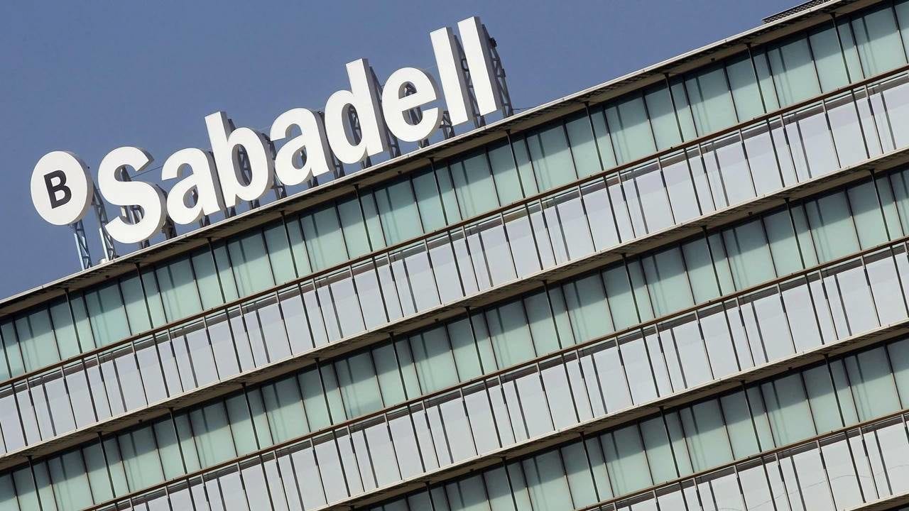 Sabadell insta al gobierno español a ser transparente en la opa de BBVA