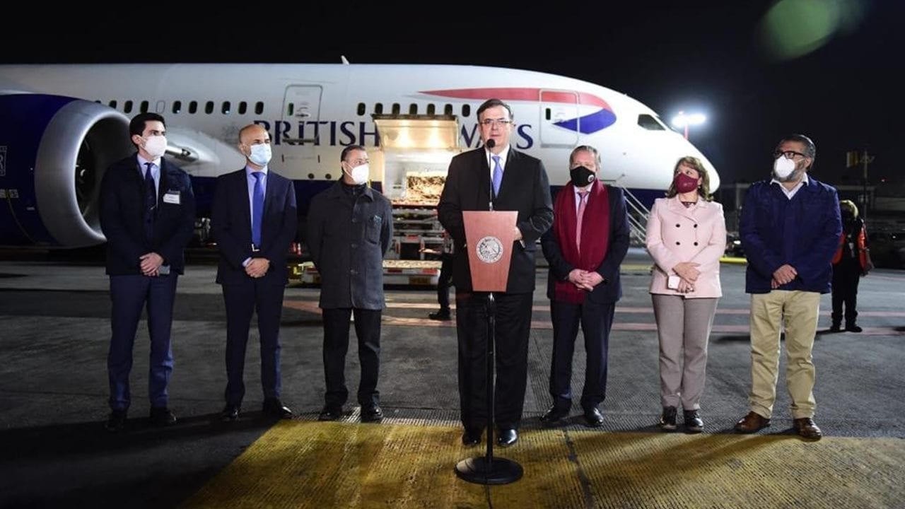 México recibe primer envío de vacuna rusa Sputnik V