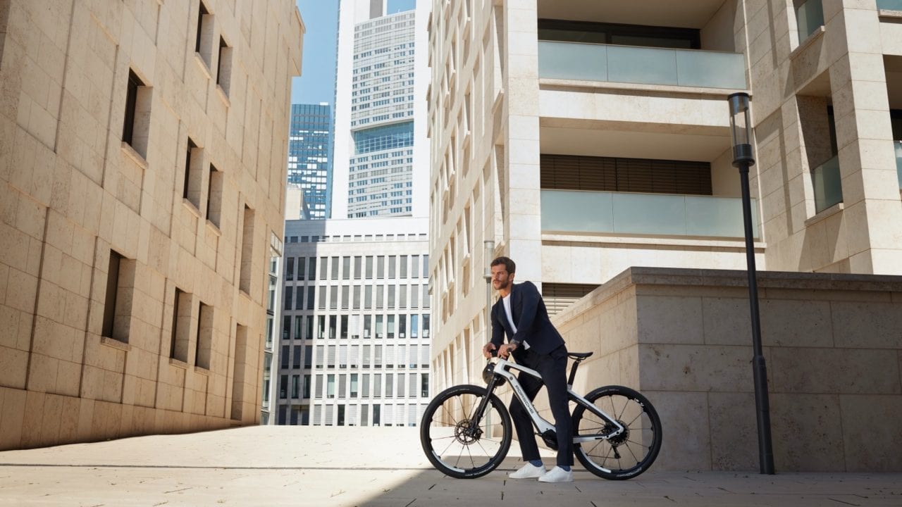 Porsche incursiona en las  bicicletas eléctricas, inspiradas en el Taycan