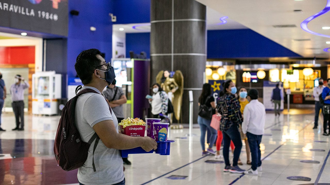 Cines logran recuperase en 2021, pero aún están lejos de los niveles prepandemia