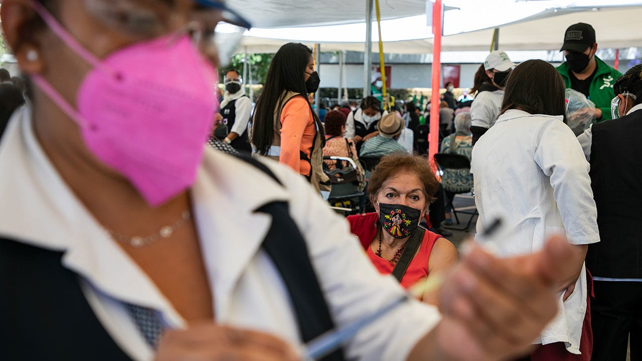 4 alcaldías de CDMX comenzarán a vacunar personas de 50 a 59 años