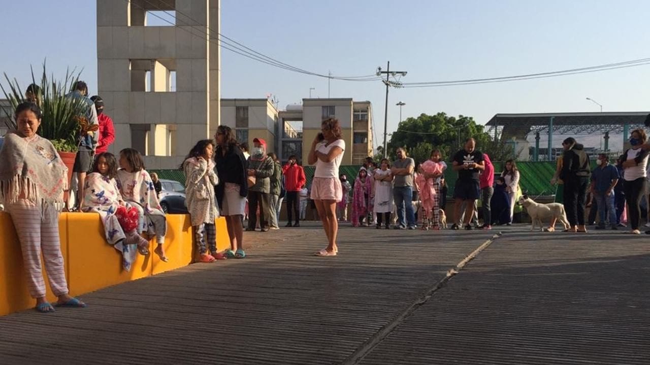 Gobierno de CDMX pide renuncia de 2 funcionarios por fallas en alerta sísmica