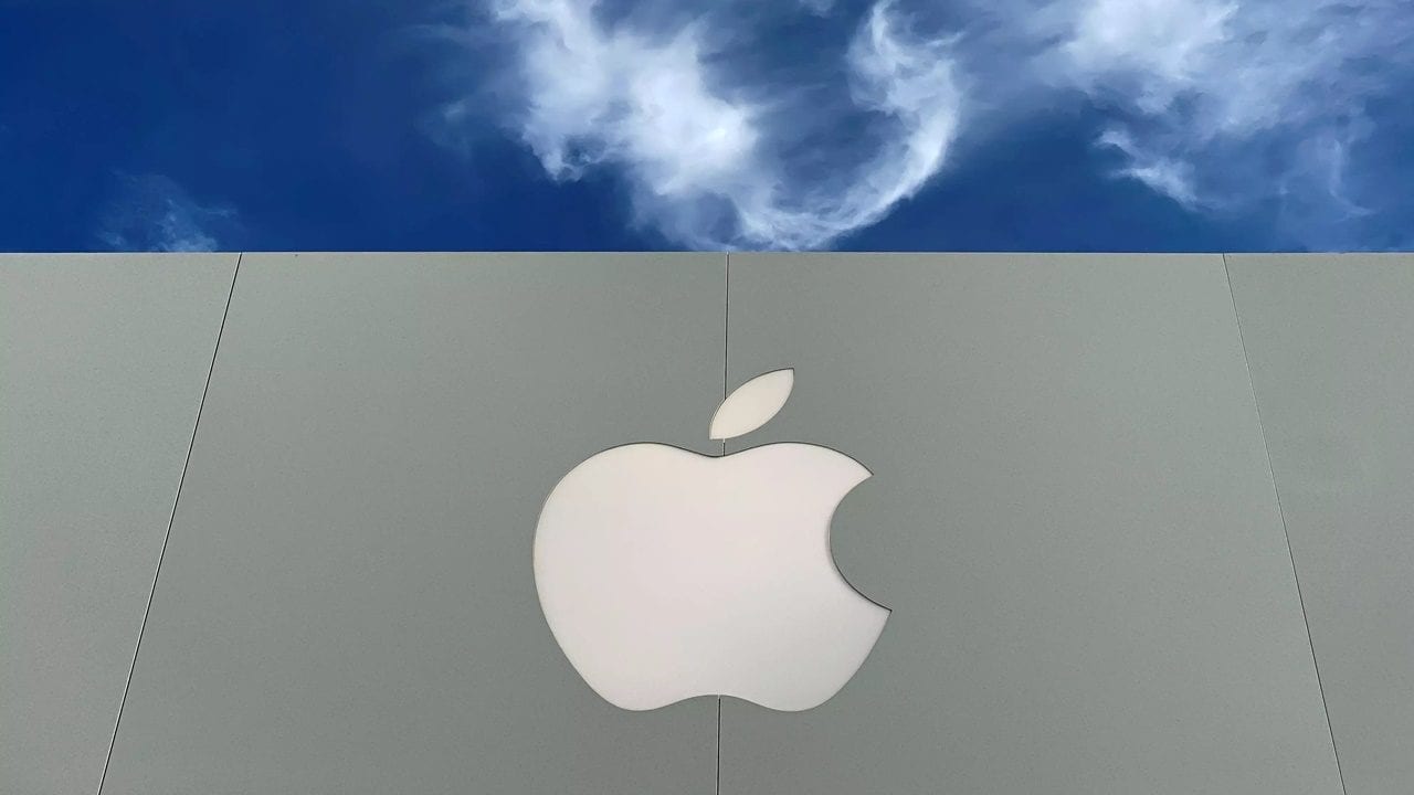 Cómo Apple está ganando usuarios de sus teléfonos en plena escasez mundial de chips