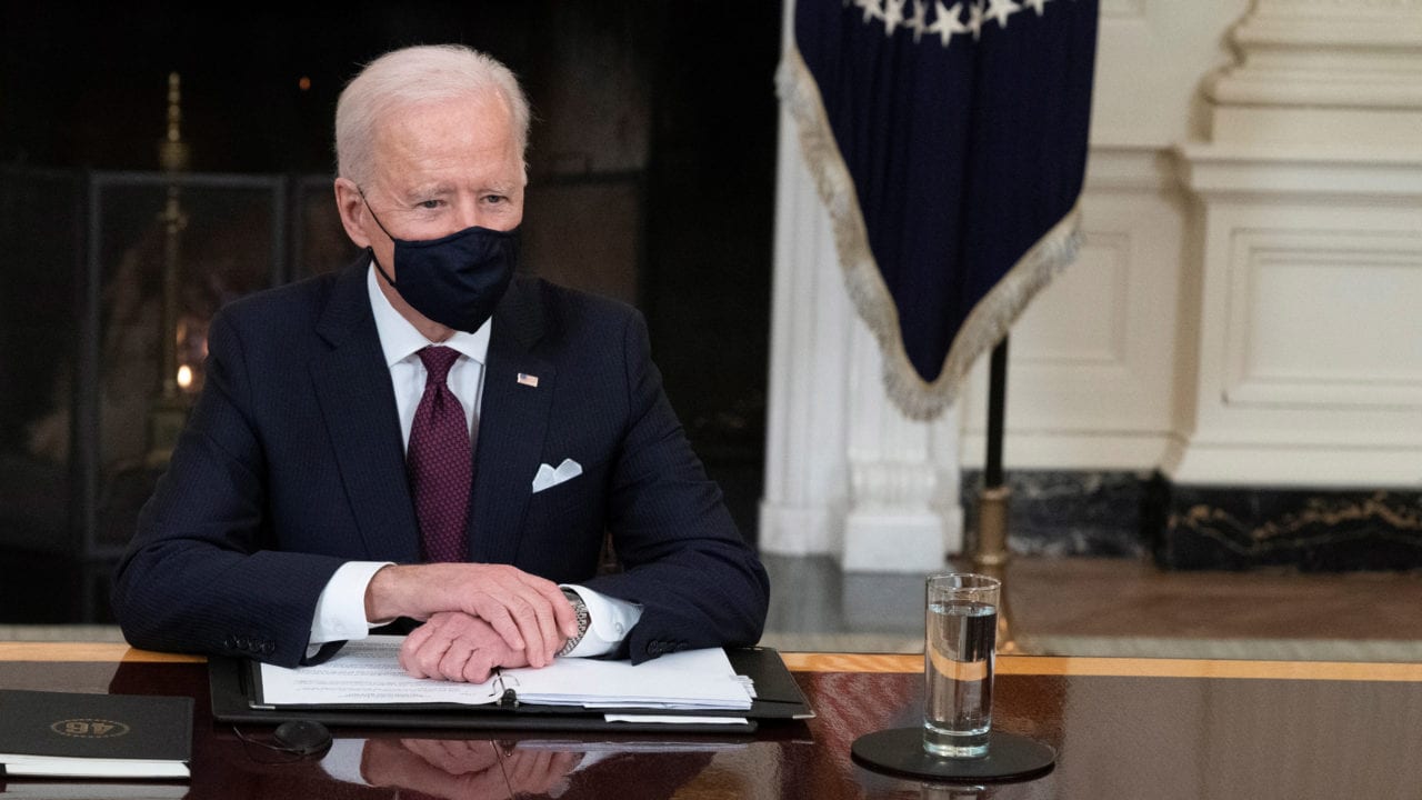 Biden incorpora a académico de Columbia como asesor en temas de empresas tecnológicas