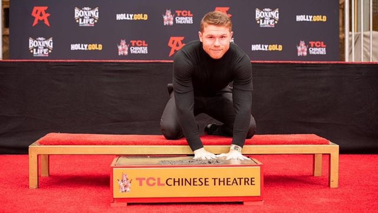 ‘Canelo’, primer deportista mexicano en plasmar sus manos en Hollywood