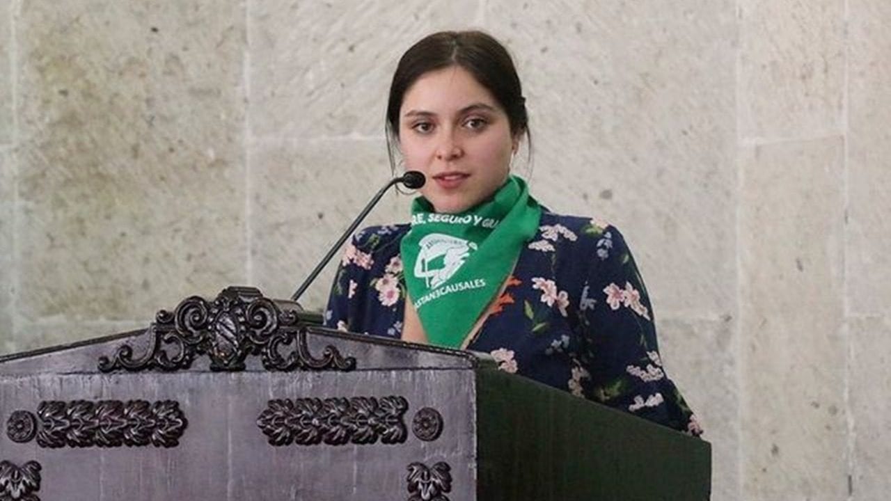 Estefanía Veloz renuncia a Morena en solidaridad con víctimas de violación