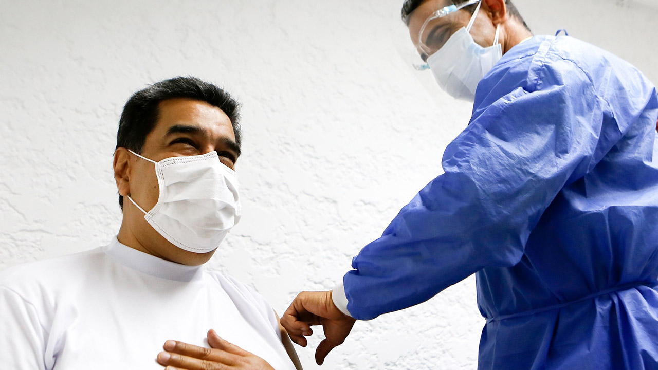 Nicolás Maduro recibe primera dosis de vacuna Sputnik V