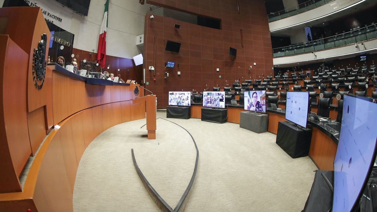 Senadores priistas impugnan la Ley de Hidrocarburos de AMLO