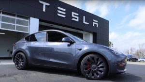 Tesla llamado a revisión China