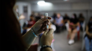 Vacunación por sí sola no detendrá el Covid-19, advierten científicos