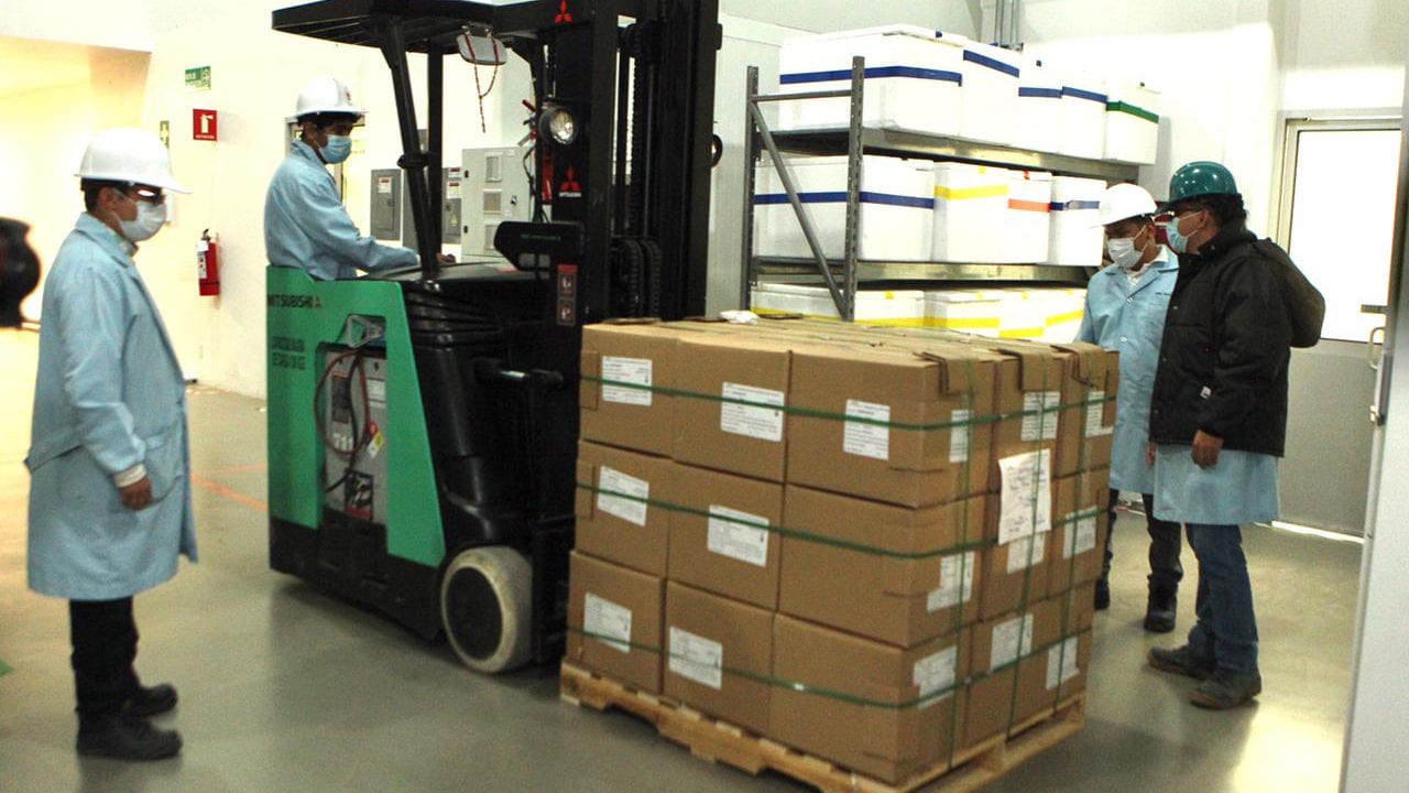 Comienza distribución de primeras vacunas de CanSino envasadas en México