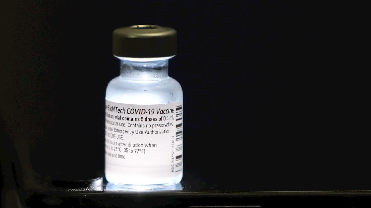 Pfizer detecta vacunas falsas contra Covid-19 en México y Polonia