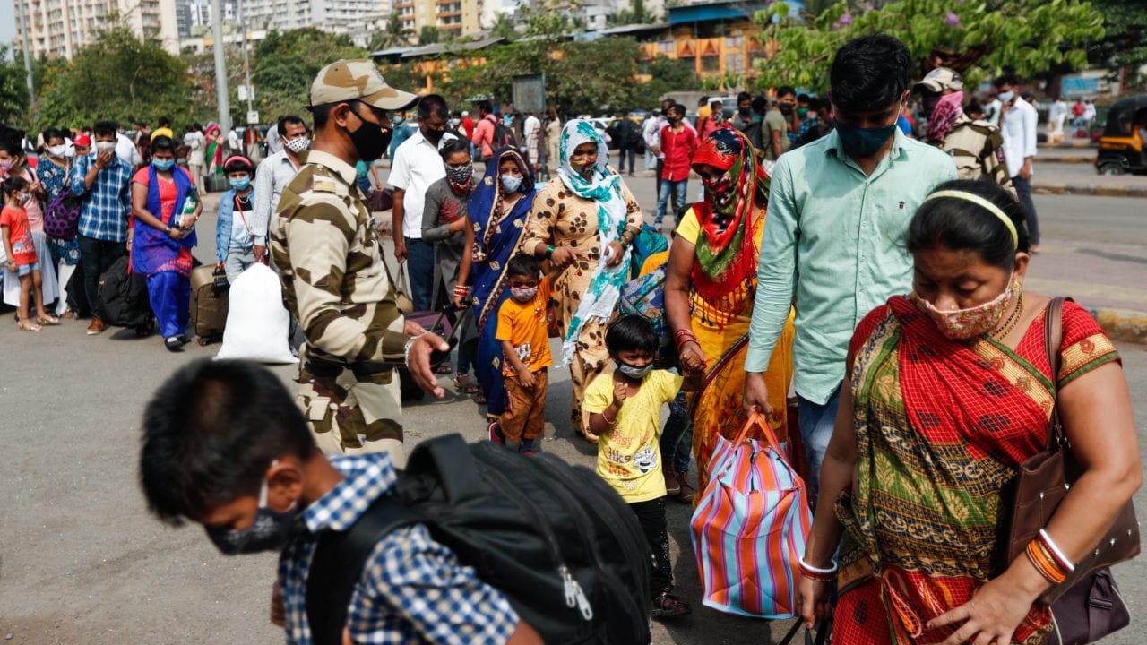 India lidia con segunda ola de Covid-19 y la escasez de vacunas