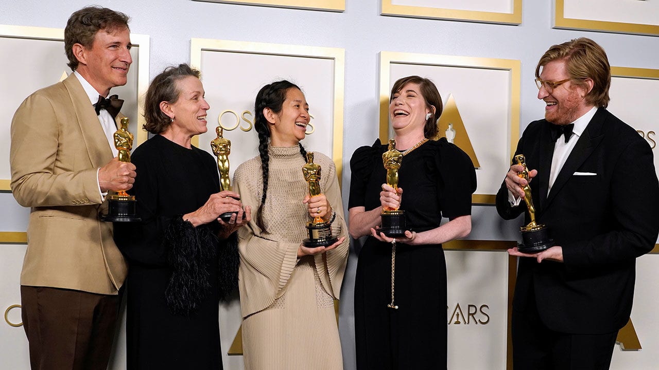‘Nomadland’ dominó los Oscar 2021 con tres importantes premios