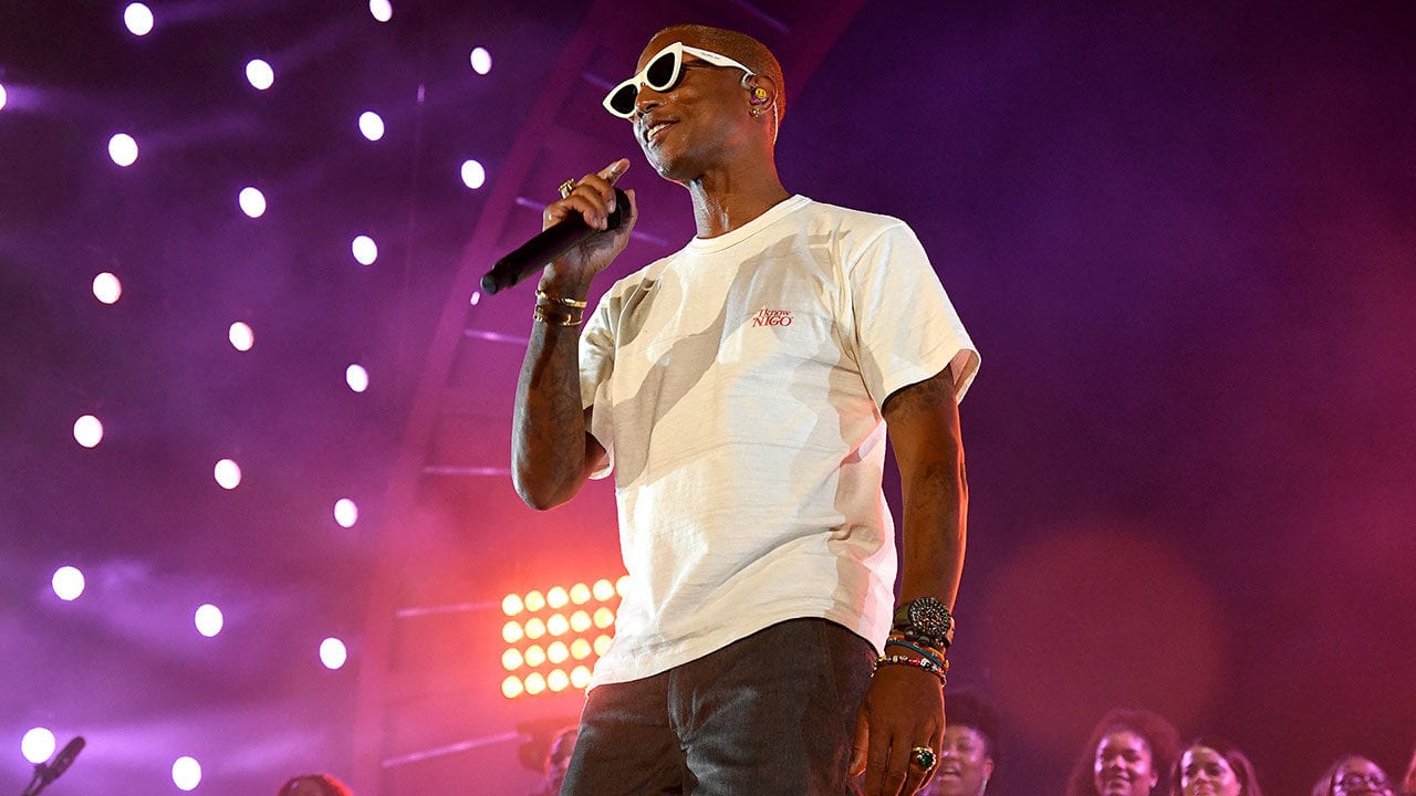 Louis Vuitton elige a Pharrell Williams para dirigir línea masculina