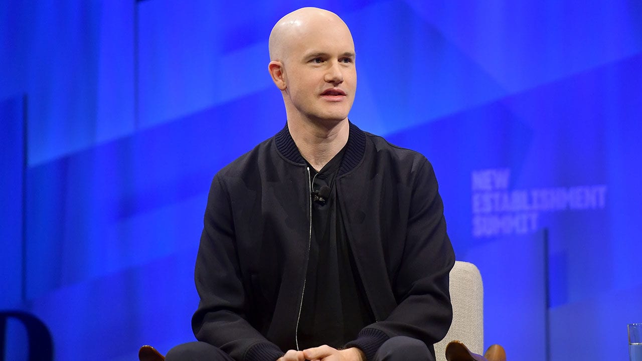 Coinbase obtiene una valoración histórica de 105,000 mdd en su primer día de negociación en bolsa