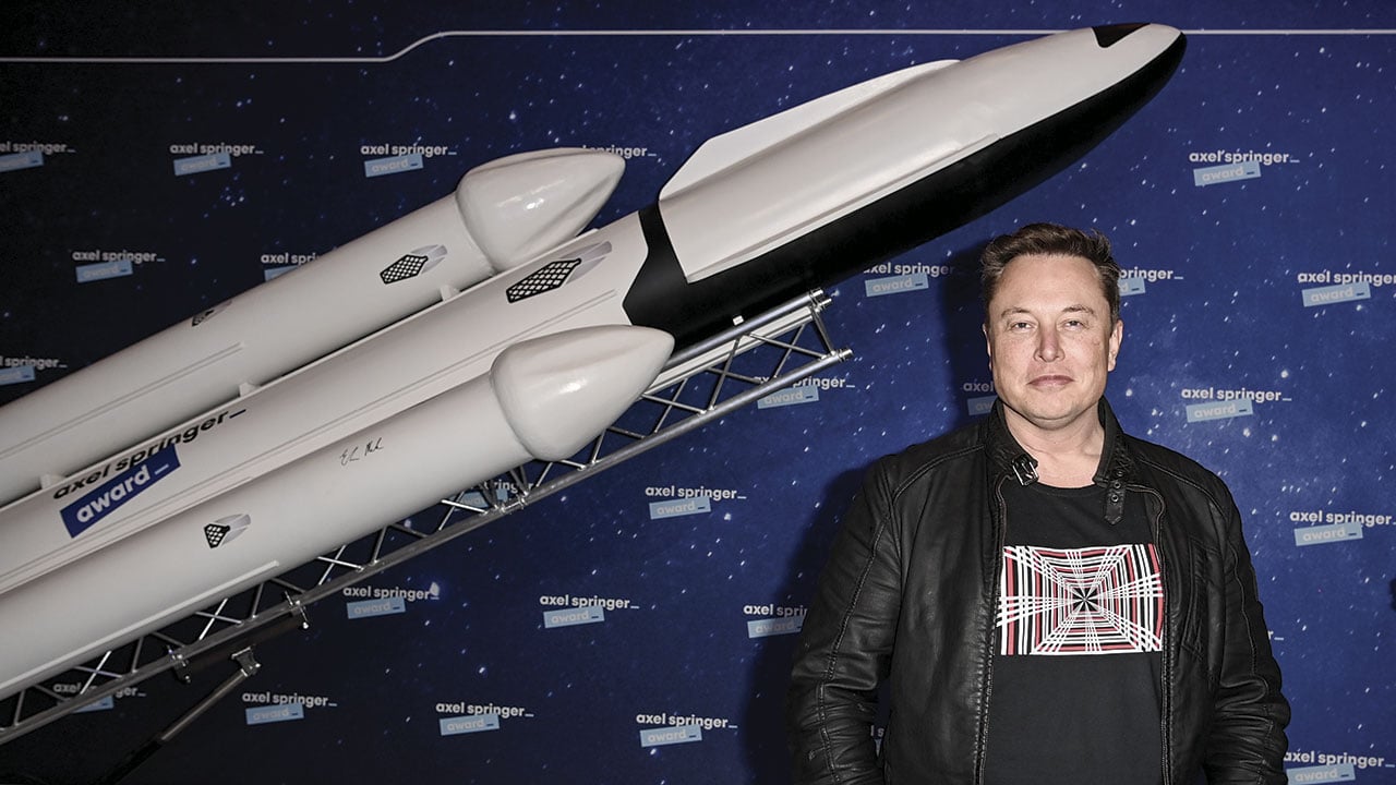 Elon Musk no resiste más y compra boleto para ir al espacio con Virgin Galactic