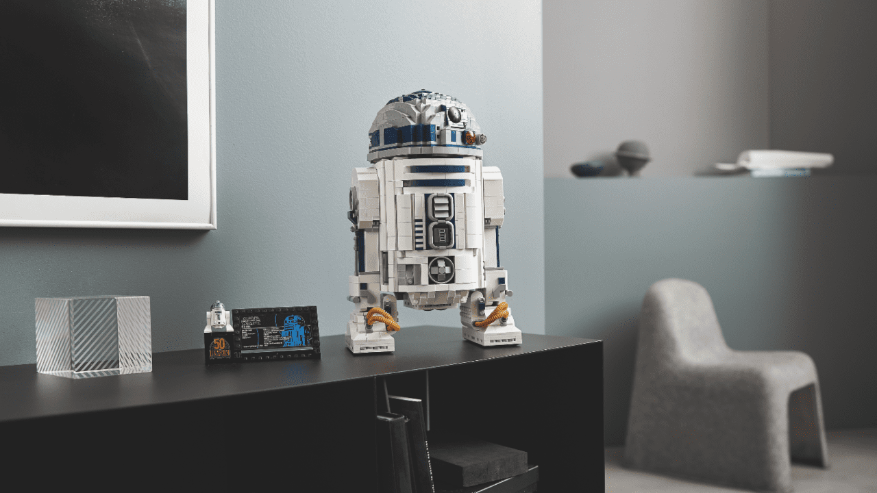Lego y Star Wars sorprenden con tres kits icónicos: R2D2 y dos máscaras del Dark Side