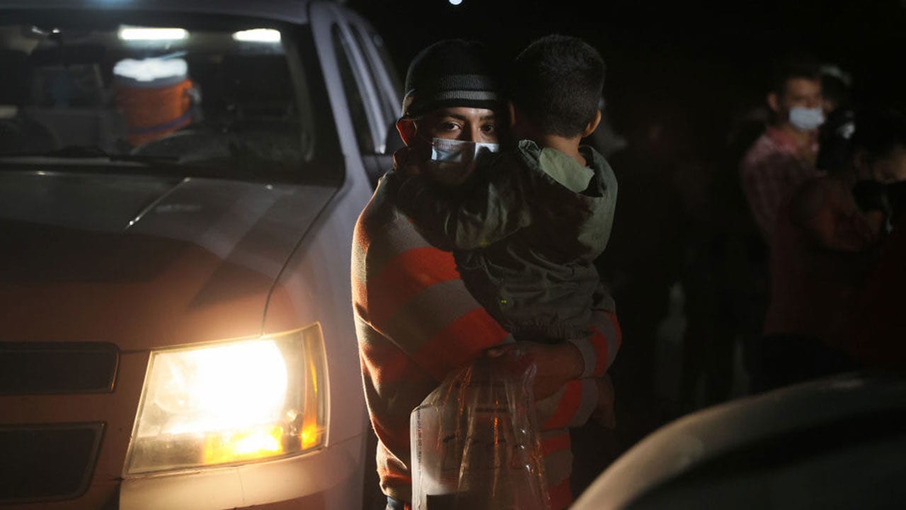Un 18 % de migrantes en custodia reciente de Patrulla Fronteriza tenía Covid-19