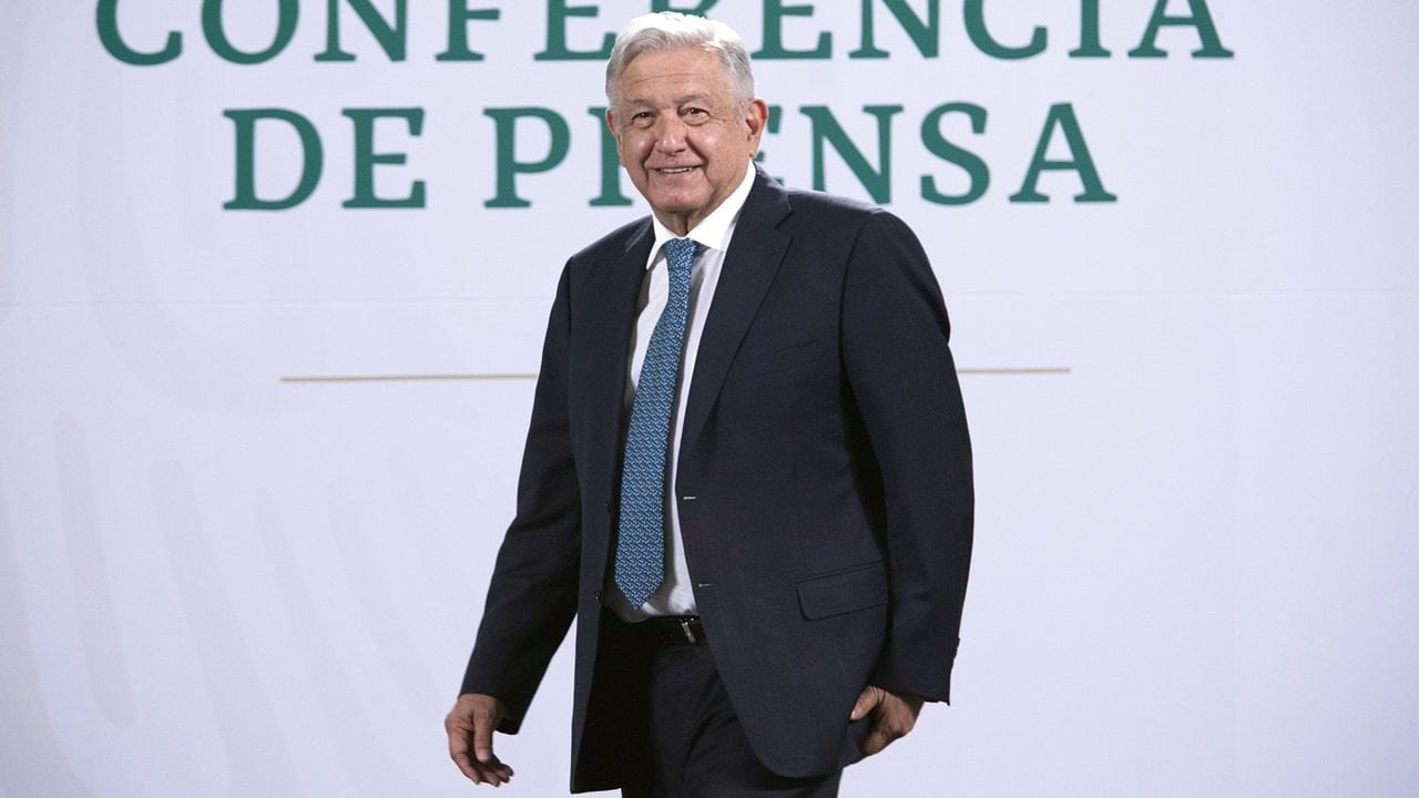 Vemos con buenos ojos fusión de Televisa y Univision: AMLO