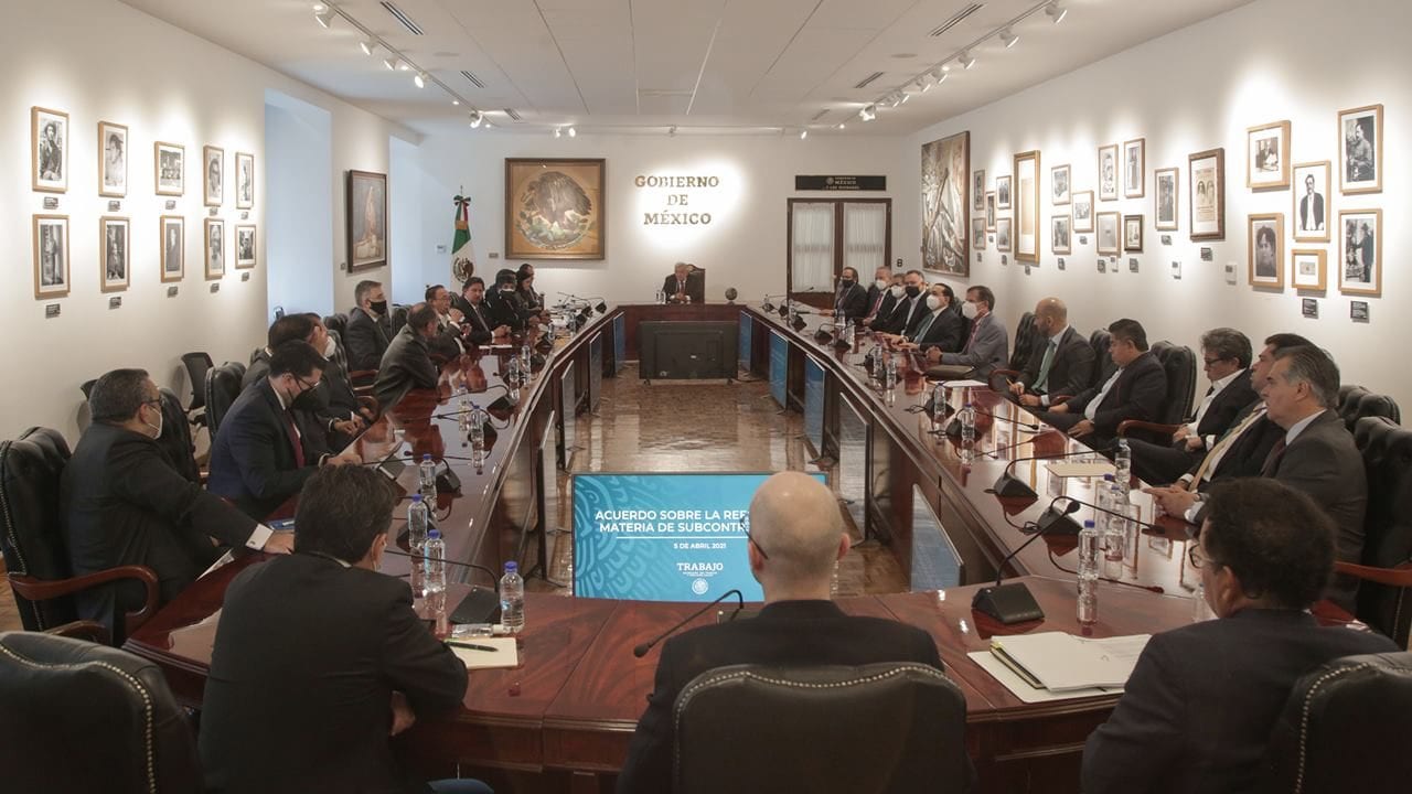 AMLO reporta acuerdo con empresarios sobre outsourcing y utilidades