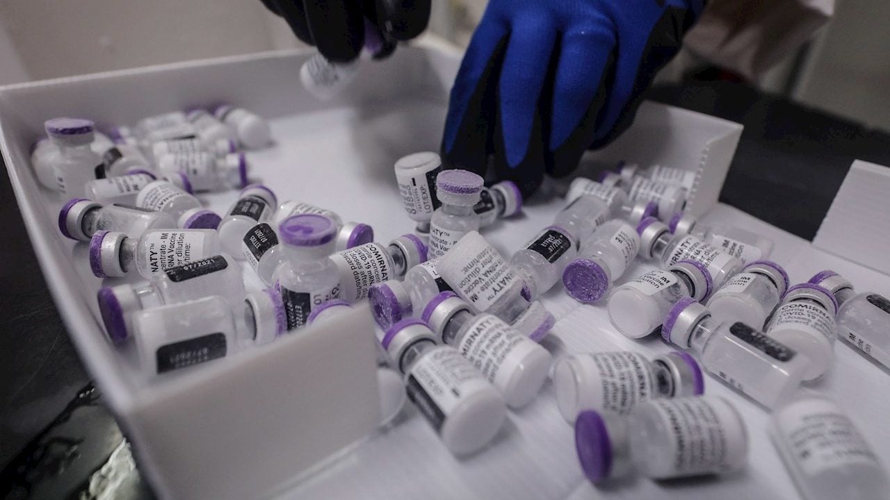 Reino Unido donará vacunas de AstraZeneca a países vulnerables