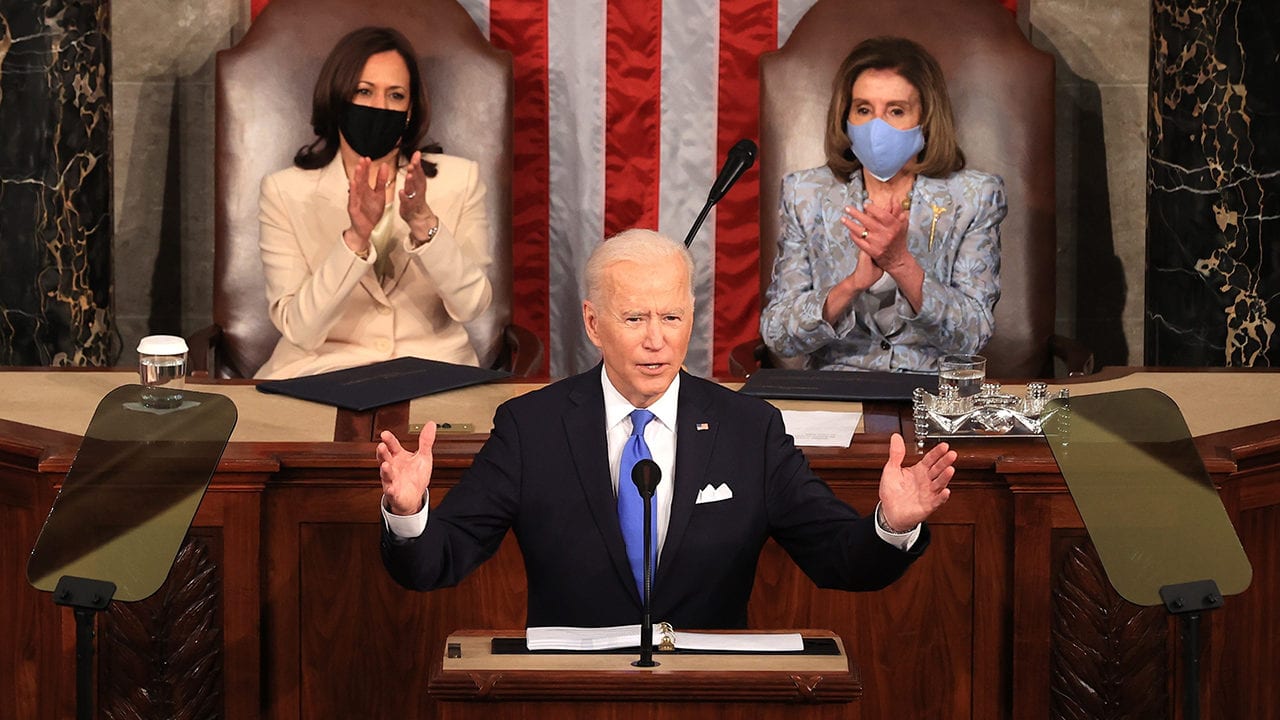 Es hora de que las grandes empresas y los ricos paguen de forma justa: Biden