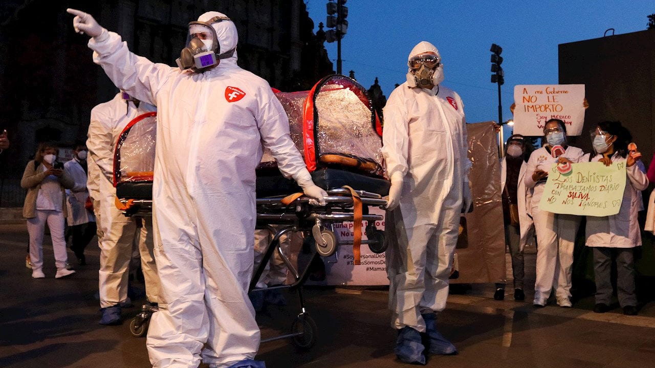 No corresponde aún vacuna a médicos privados: López Obrador