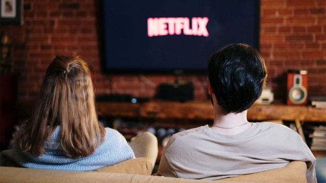 Morena propone impuesto de 7% por consumo de Netflix, Disney+ y otros servicios