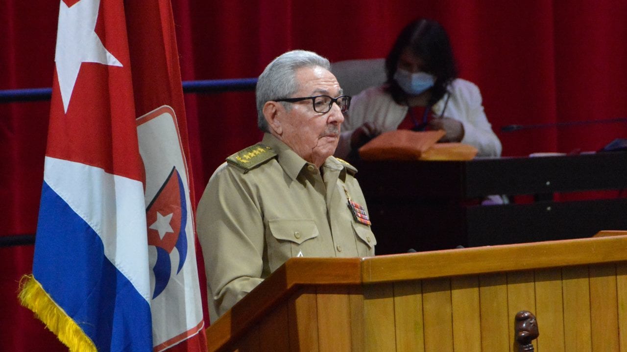 Raúl Castro se retira como jefe del Partido Comunista de Cuba y da paso al relevo