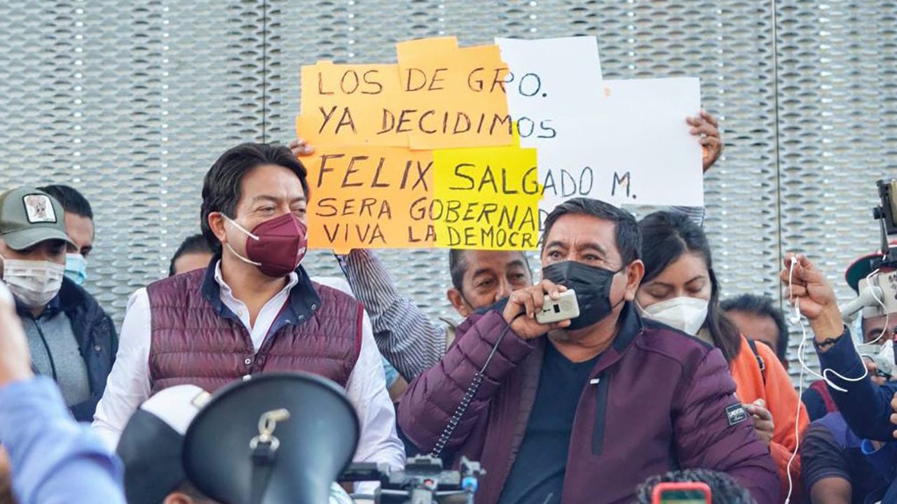Félix Salgado y Mario Delgado arman plantón afuera del TEPJF
